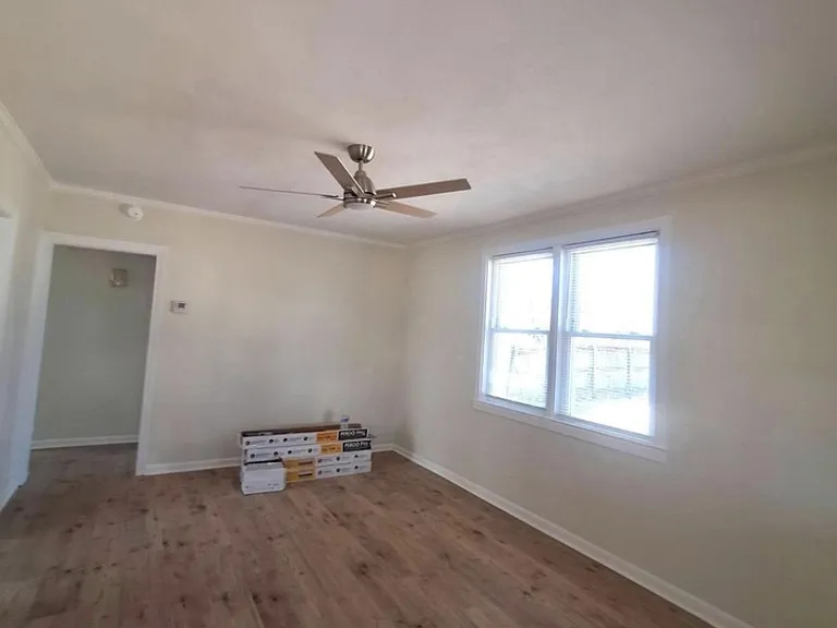 403 Trenton Ct — Photo 3