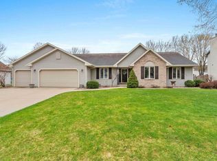 3091 Sunray Ln, Green Bay, WI 54313