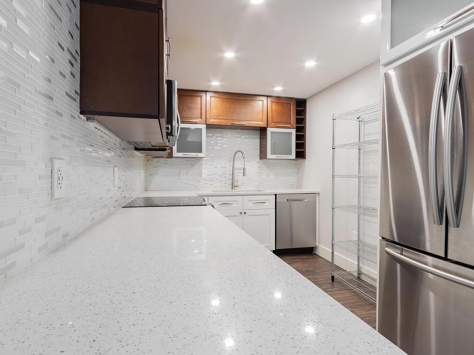 2 bed, 2.0 bath, 1080 sqft, $2,100 — Photo 2