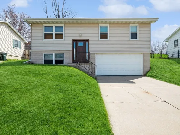 1731 S View Dr NW, Cedar Rapids, IA 52405