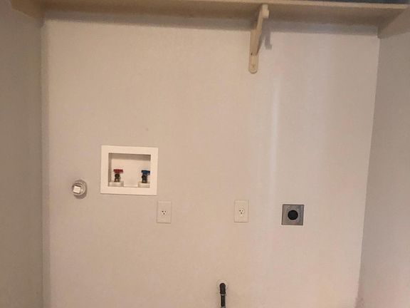 Washer dryer area