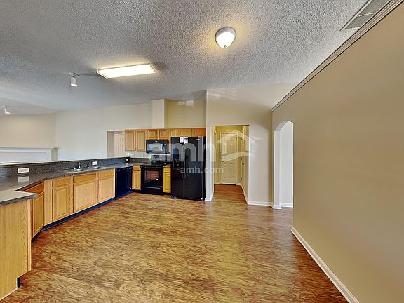 4th image of 468 Hillside Dr