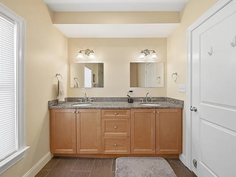 50 Carleton St #50 — Photo 10