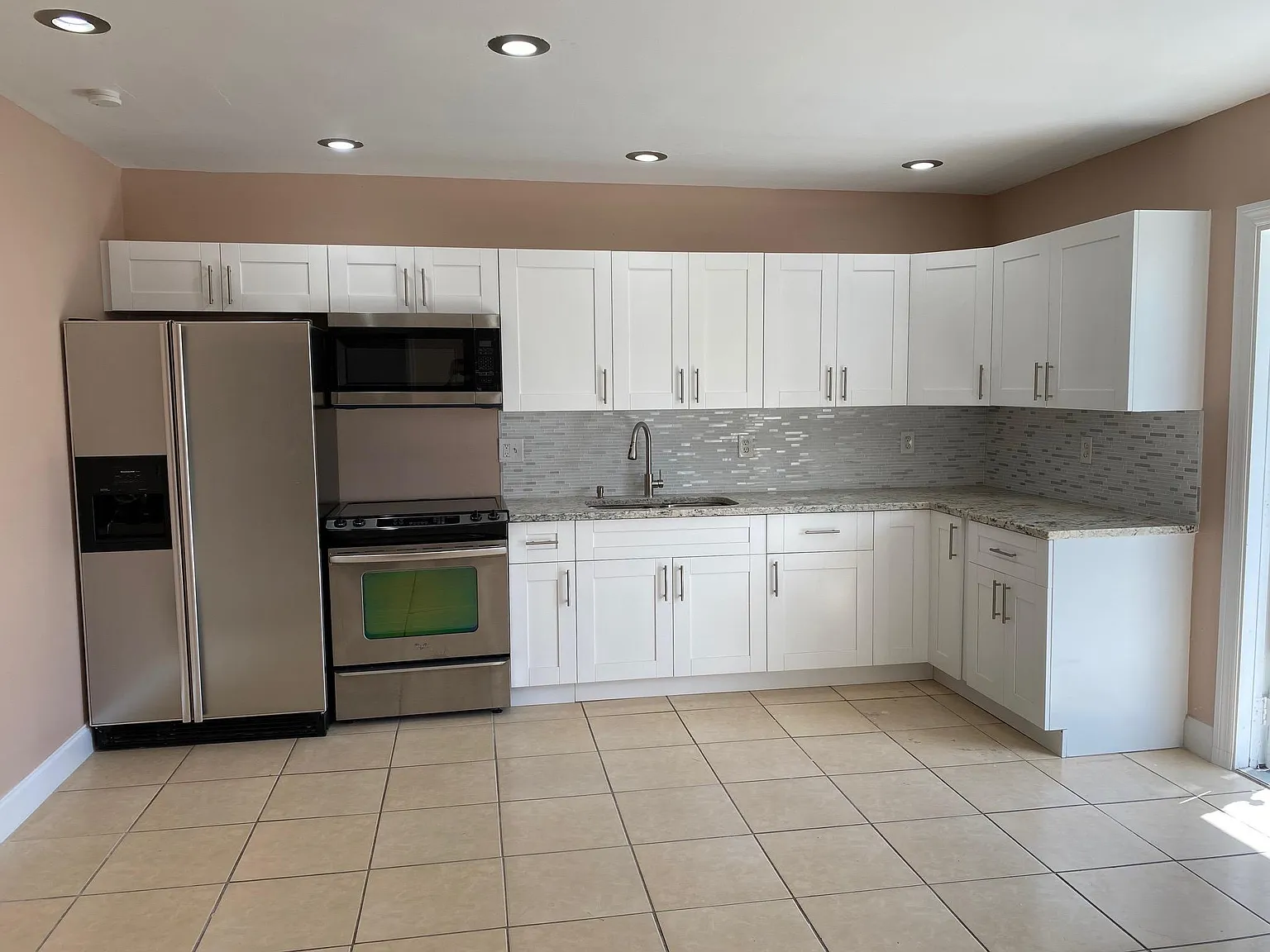 3 bed, 2.0 bath, 1943 sqft, $2,800 — Photo 1