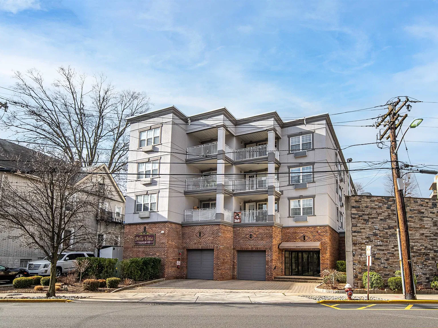 Bella Vista Condominium — Photo 1