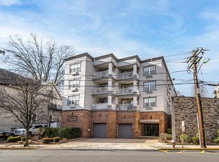 547 Gorge Rd APT 2D, Cliffside Park, NJ 07010