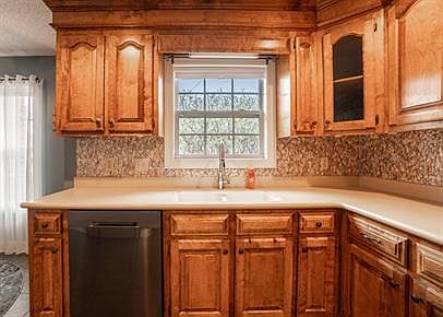 4th image of 105 Elkhorn Trl
