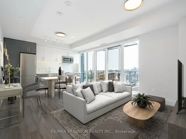 2525 Bathurst St, Toronto, ON