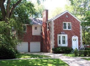 305 Maplewood Rd, Riverside, IL 60546