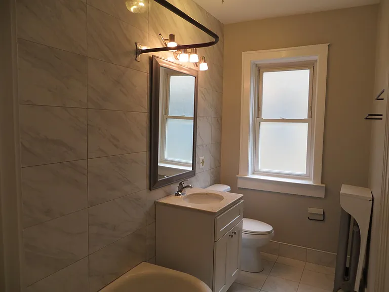 2318 W Argyle St #3W — Photo 7