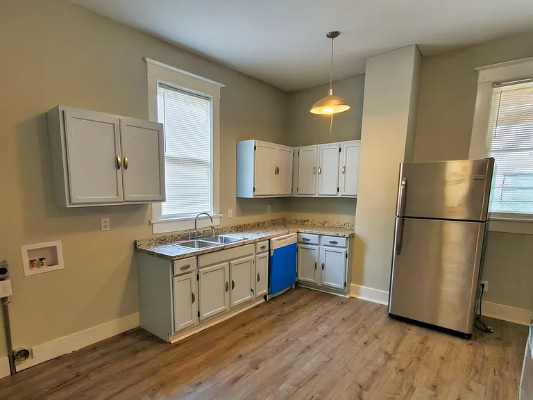 1552 Monroe Ave — Photo 12