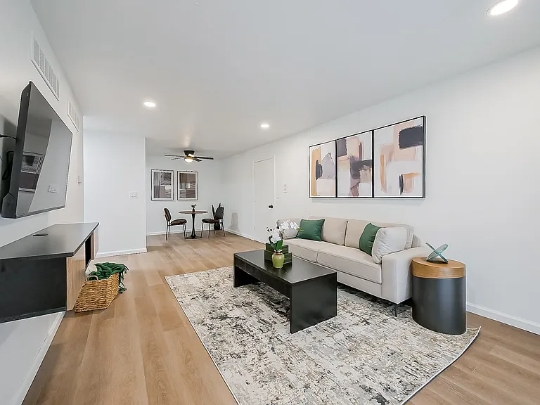 All New Luxury Living In Plymouth — Photo 13