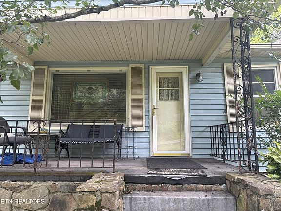 4th image of 2119 Maple Dr