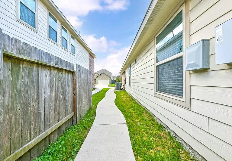 13706 Corken Way Ct — Photo 17