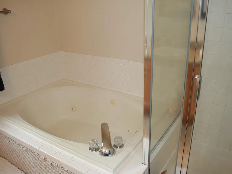soaking tub