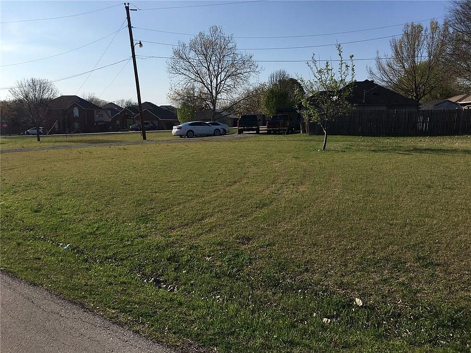 1st image of 762 Lakeside Dr