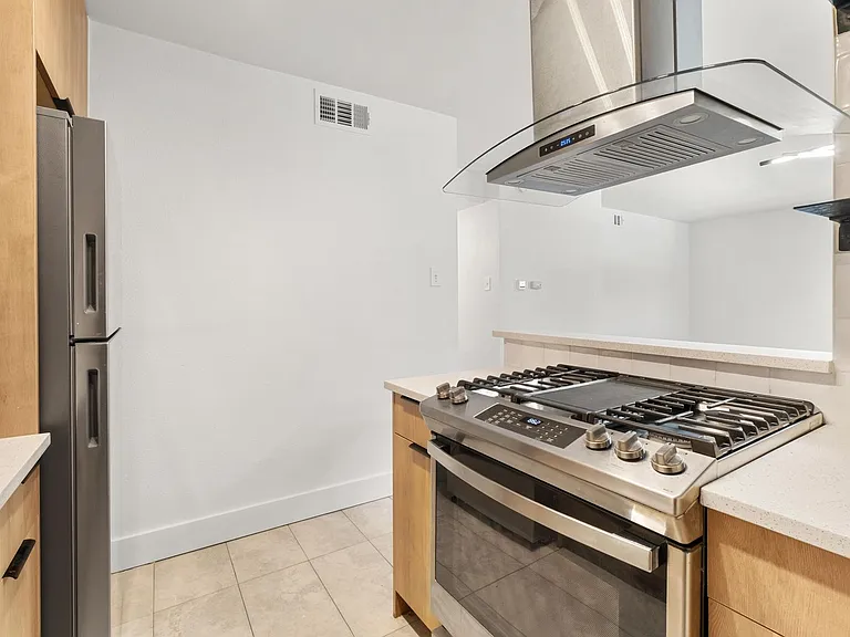 CrestHaus Apartments — Photo 46
