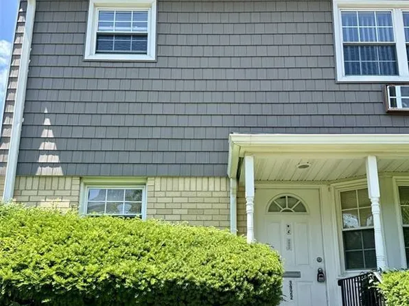3922 Wilshire Lane #H, Oakdale, NY 11796