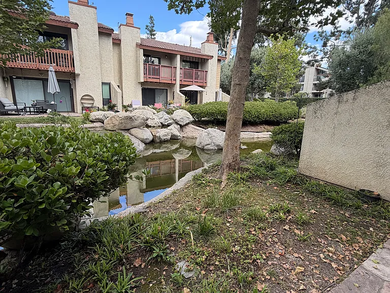 5720 Owensmouth Ave #127 — Photo 35