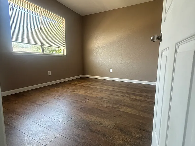 1354 Elwood St — Photo 17