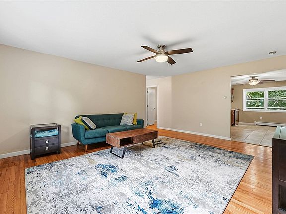 4th image of 90 Colonial Cir Unit D