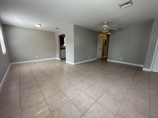 611 E Coast Ave #B — Photo 12
