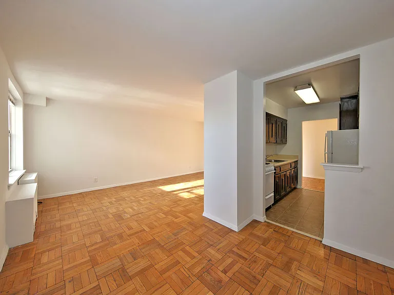 Apartment for Rent — Photo 2