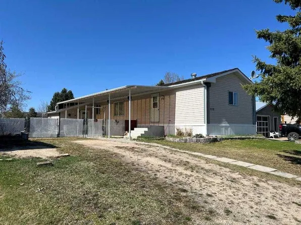 806 NE Five A St, Fox Creek, AB T0H 1P0