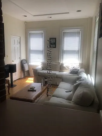 Rockwell St — Photo 16