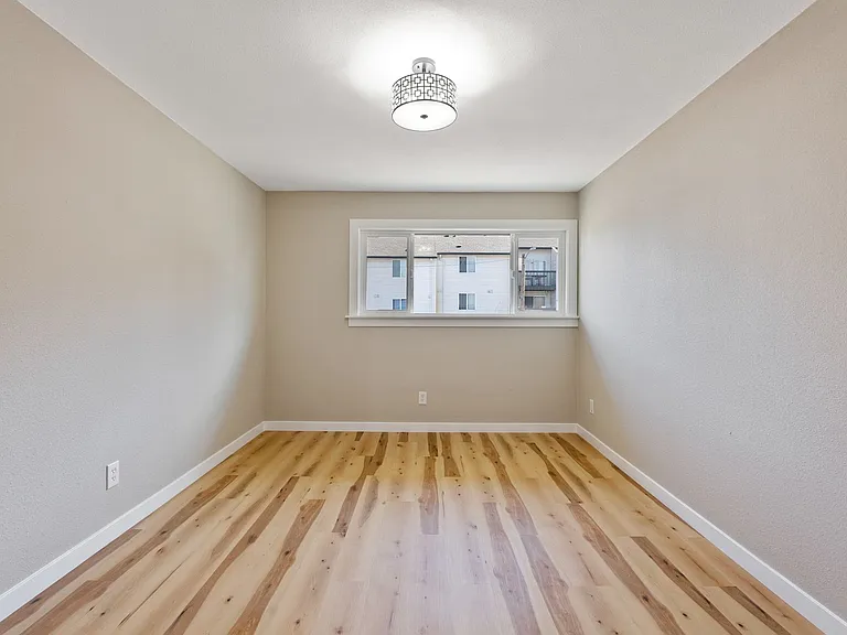 Sandy Terrace Apartments — Photo 59