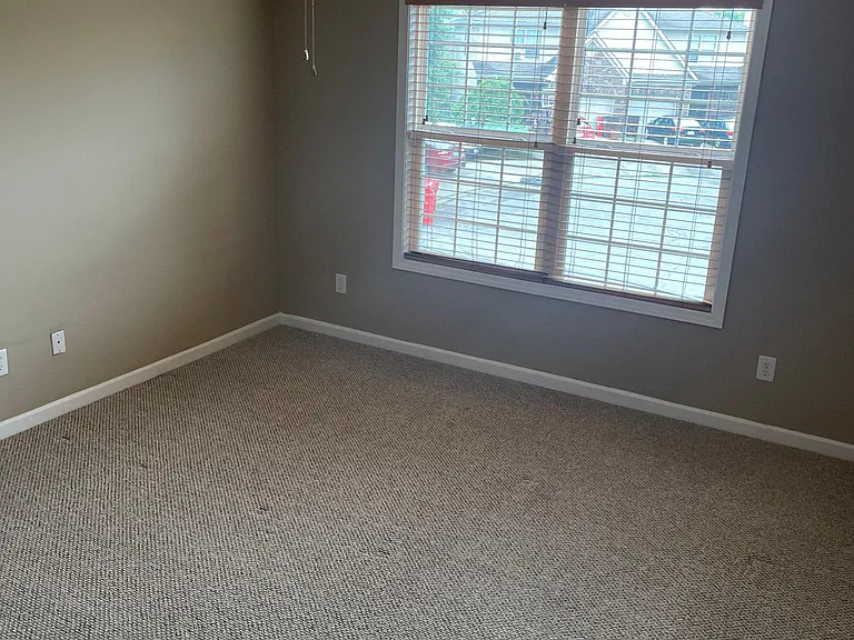 139 Lowell Ct — Photo 10