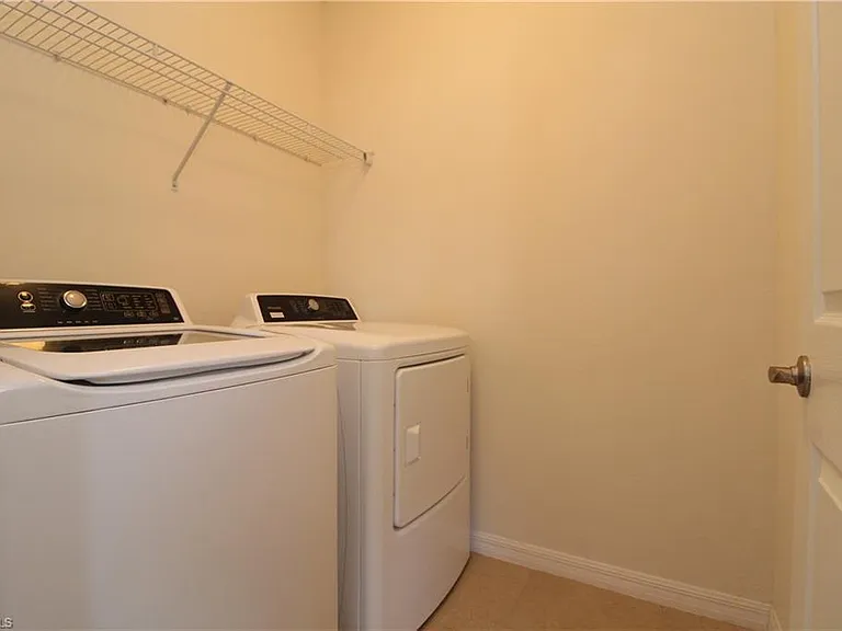 2129 SE 10th Pl — Photo 7