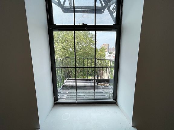 4th image of 1084 Bedford Ave APT 4D