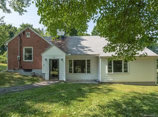 8 Colonial Ave, Middlebury, CT 06762