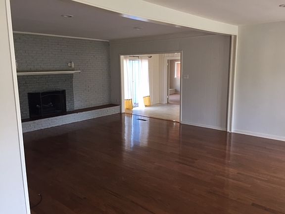 4th image of 905 Delwood Dr