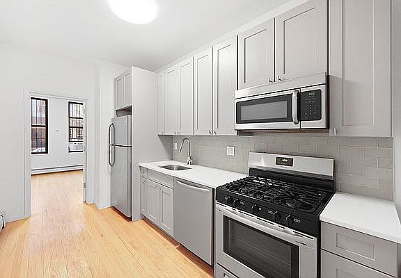 2nd image of 851 Hart St #2B