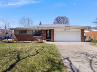29843 Blossom Ln, Warren, MI 48088