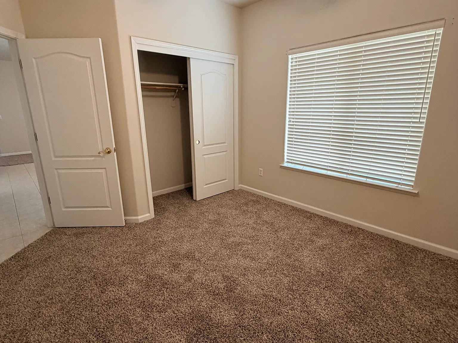 4 bed, 1950 sqft, $2,700 — Photo 2
