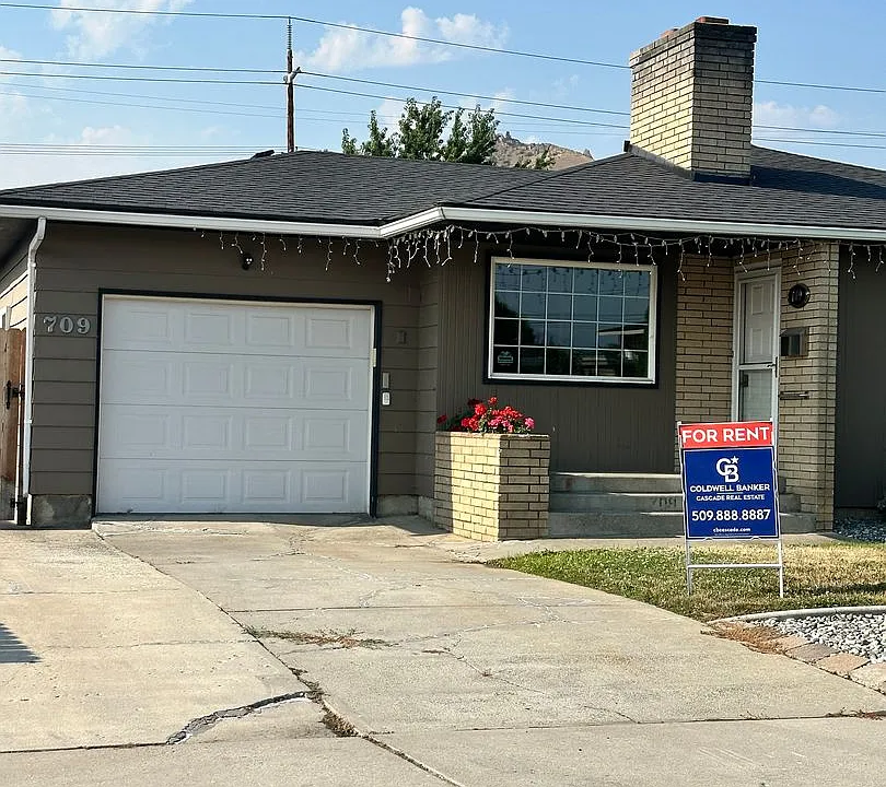 709 Schons Pl