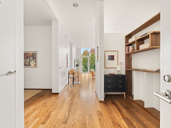 3rd image of 2530 SE 26th Ave APT 407