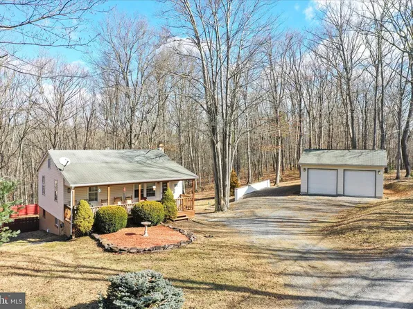 515 Gloyd Ln, Great Cacapon, WV 25422