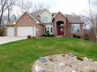 1220 Winterberry Ln, Metamora, IL 61548
