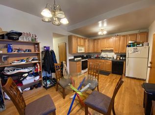1027 W Dakin St #1F, Chicago, IL 60613