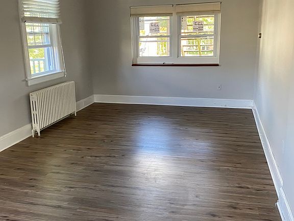 3rd image of 8 Berges Ave #2