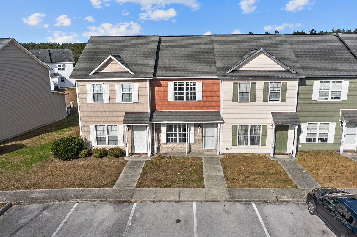 Building Photo - 603 Streamwood Dr #1