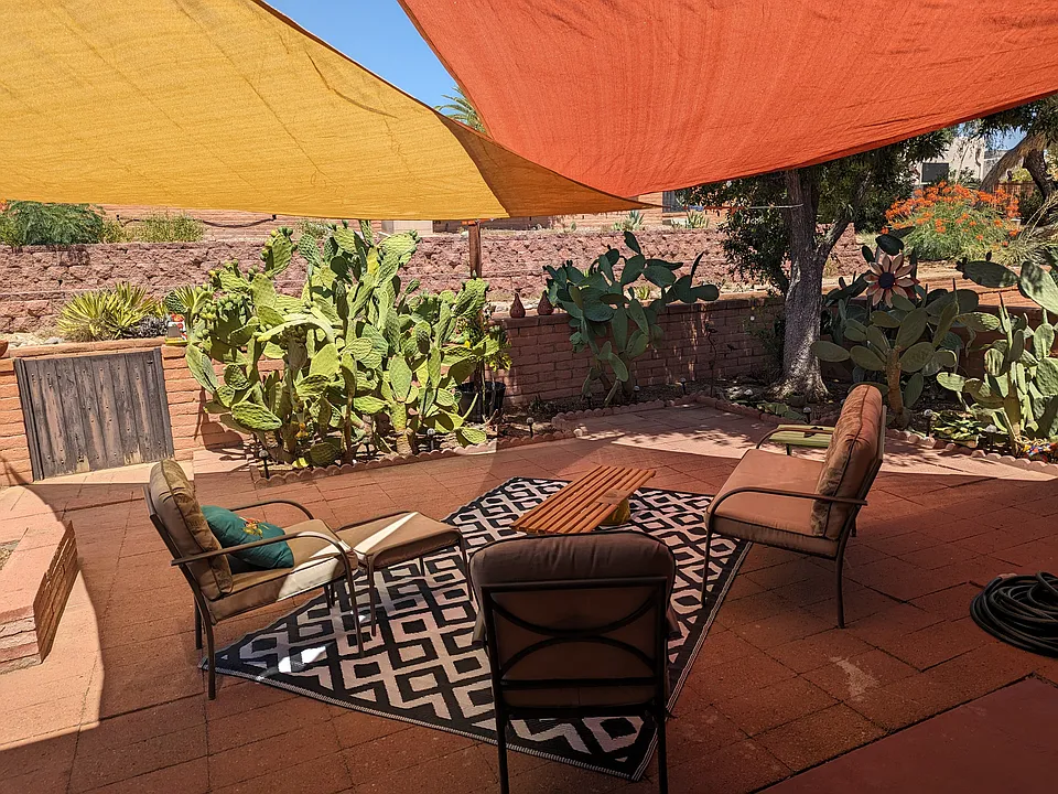 449 N Calle De Las Profetas