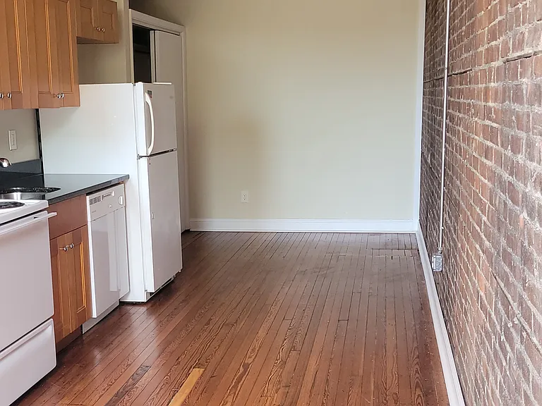 102 Washington St #2 — Photo 2