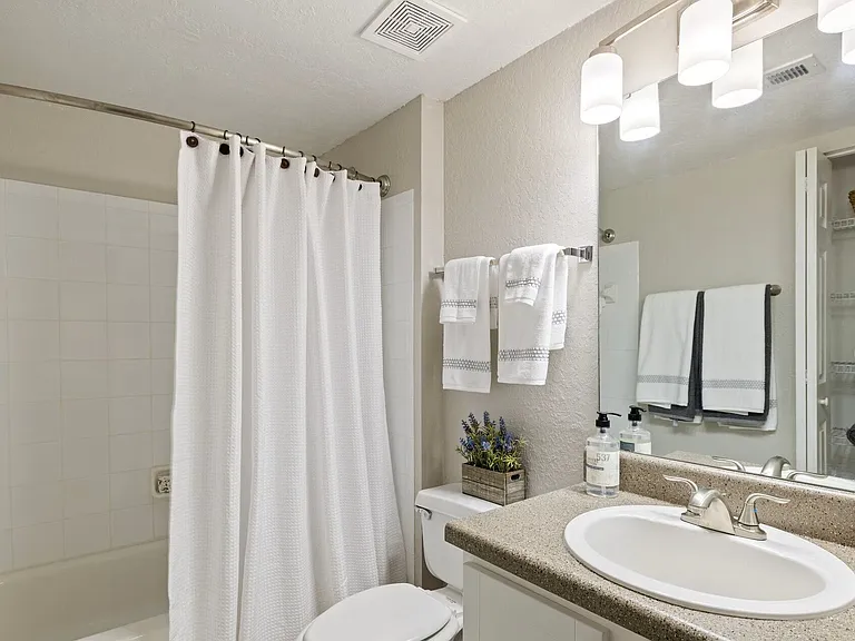 Jackson Square Apartments — Photo 16