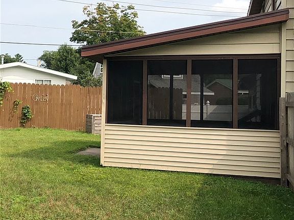 4th image of 416 Waverly St