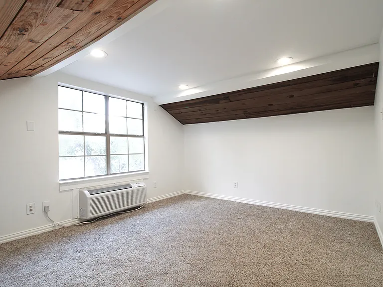 2767 Primrose Ave — Photo 18